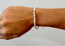 Load image into Gallery viewer, All About The Pearls Bracelet